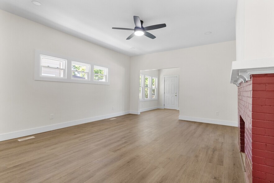 Building Photo - 4071 N College Ave