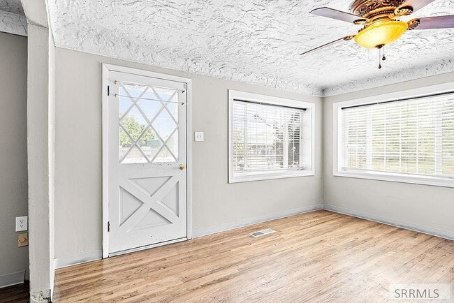 Building Photo - Single Family Home For Rent