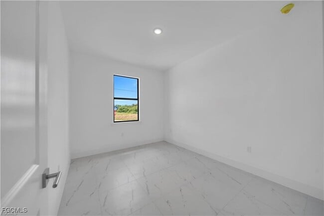 Building Photo - 2416-2418 Xelda Ave N