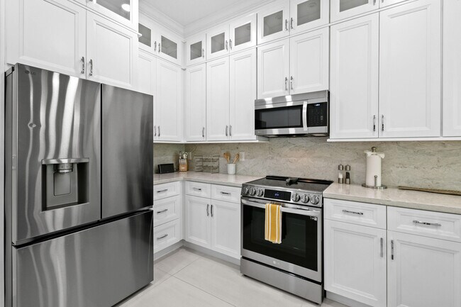 Building Photo - 4650 SE Manatee Way