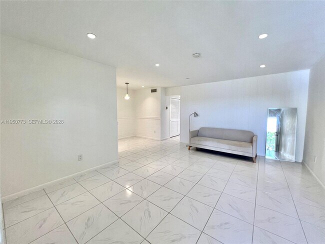 Building Photo - 255 Sunrise Dr