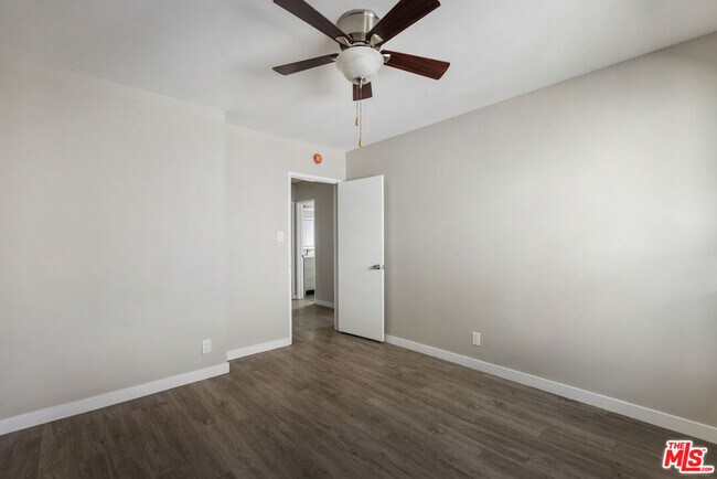 Building Photo - 925 N Curson Ave