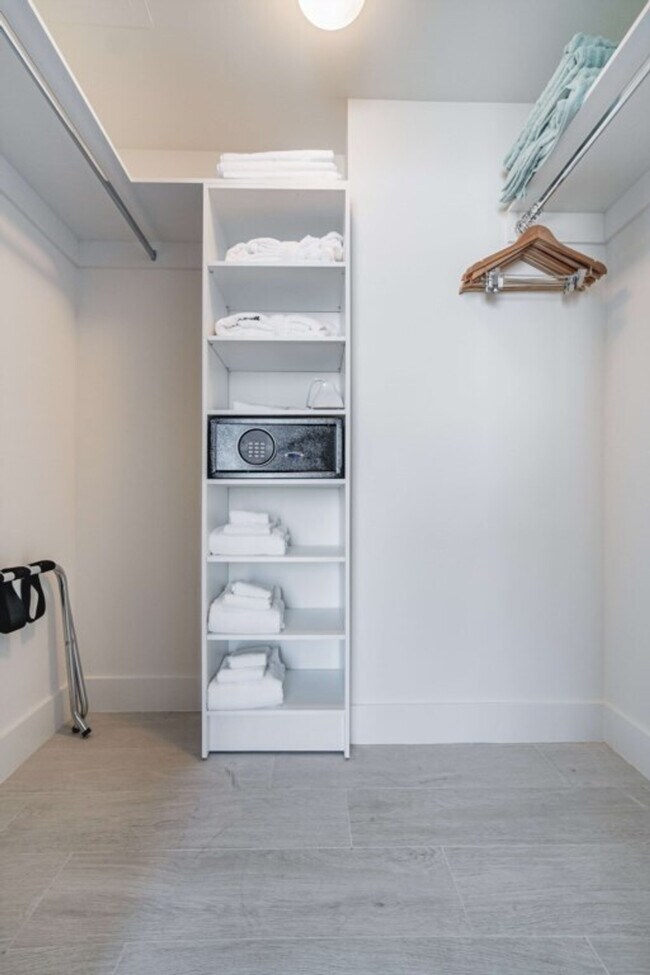 Building Photo - 4112 Jimmy Buffett Mem Hwy