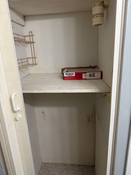 Building Photo - 2121 Cherry Ave