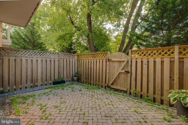 Building Photo - 7025 Little Leaf Linden Ln