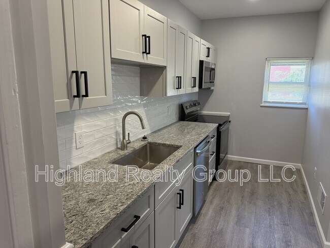 Building Photo - 913 Blunston St
