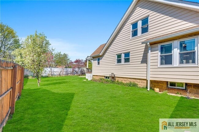 Building Photo - 14 Albourne St