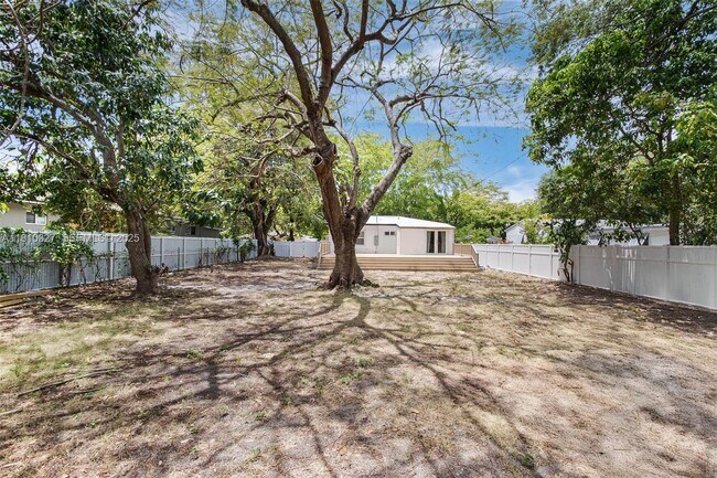 Building Photo - 12325 NE 11th Pl