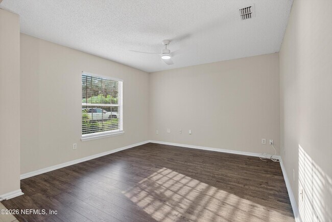 Building Photo - 1648 Glen Laurel Dr