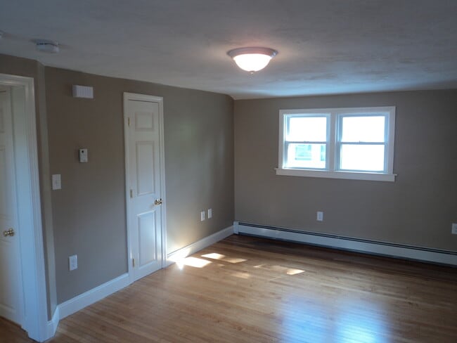 Living room - 25 Common St