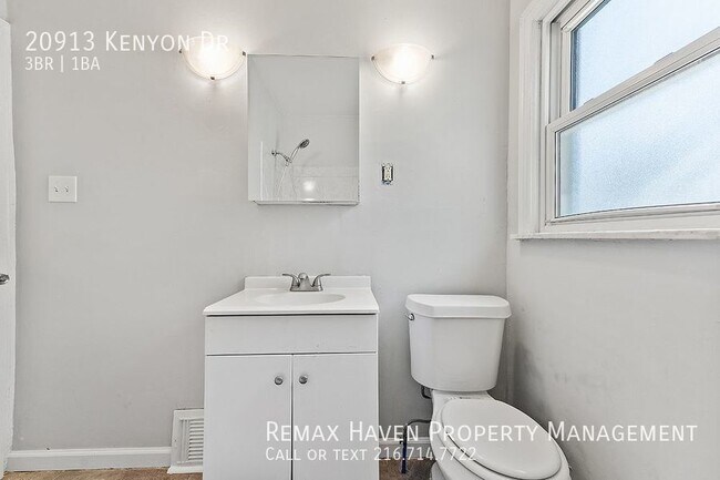 Building Photo - 20913 Kenyon Dr, Maple Hts - Spacious, Jus...