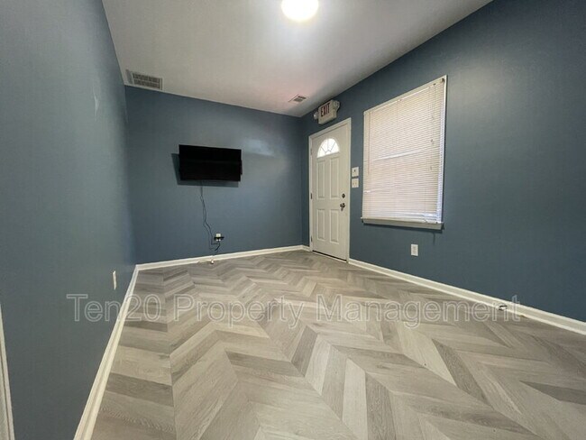 Building Photo - 4741 Armour Rd