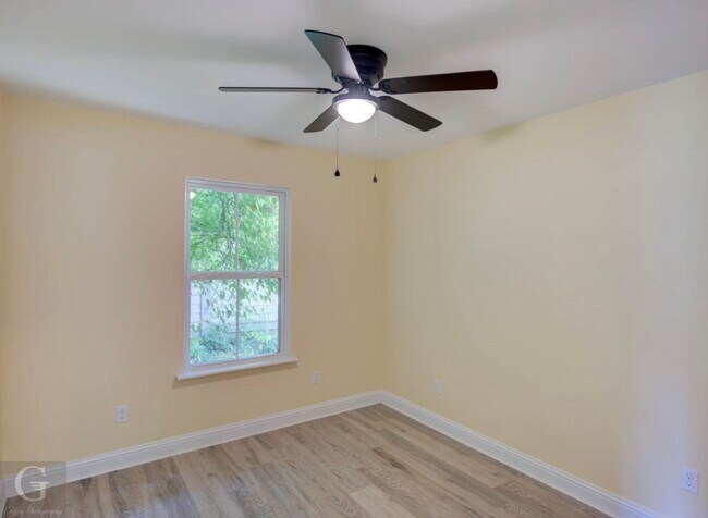 Building Photo - New New New