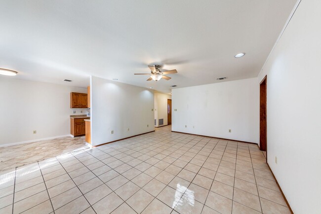 Building Photo - 57 Woodcreek Dr