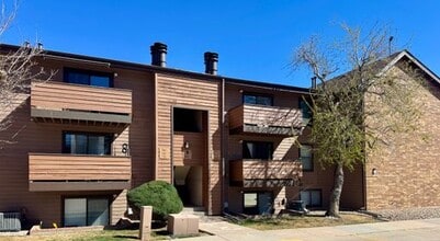 Building Photo - Lovely 1 Bedroom, 1 Bathroom Lakewood Condo! Community POOL!!!