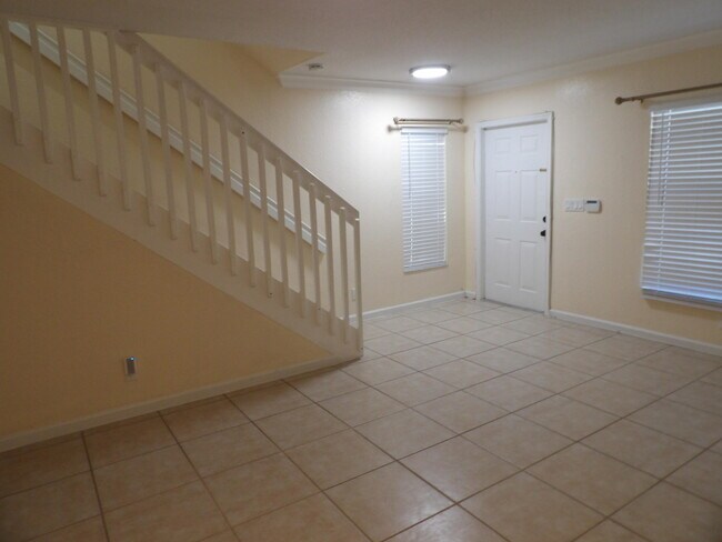 Building Photo - 996 Summit Lake Dr