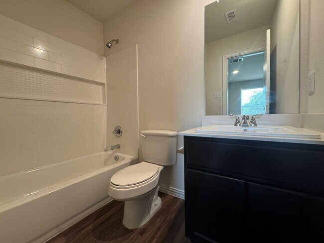 Building Photo - 306 S 23rd St