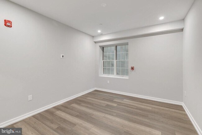 Building Photo - 752 S 16th St
