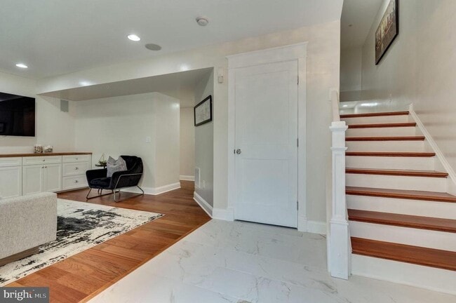 Building Photo - 820 W Glebe Rd