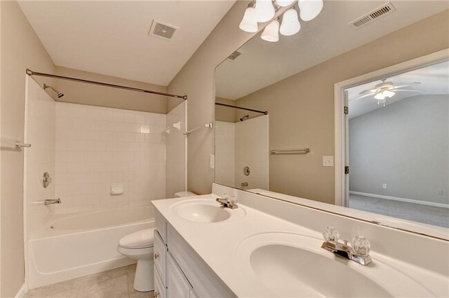 Building Photo - 4021 Edgecomb Dr