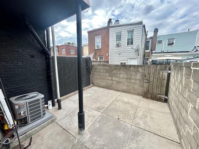 Building Photo - 2644 Tilton St
