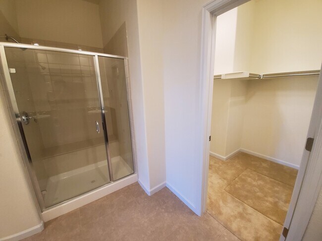 Building Photo - 6015 Medlar Pl