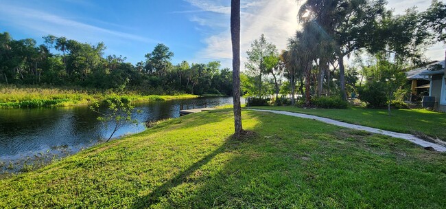 Building Photo - 2 Bedroom, 3 Bathroom House in Bradenton