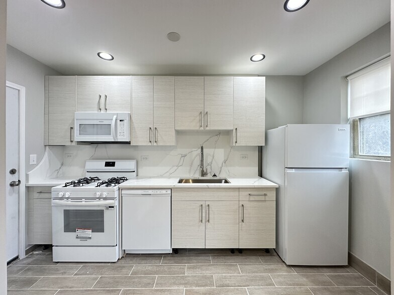 Building Photo - 324 S Maple Ave