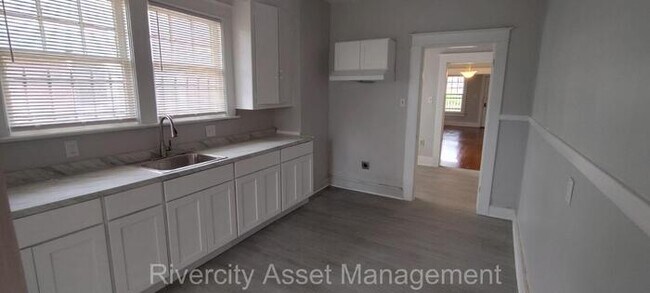 Building Photo - Charming Bungalow Near Downtown – Pet Frie...