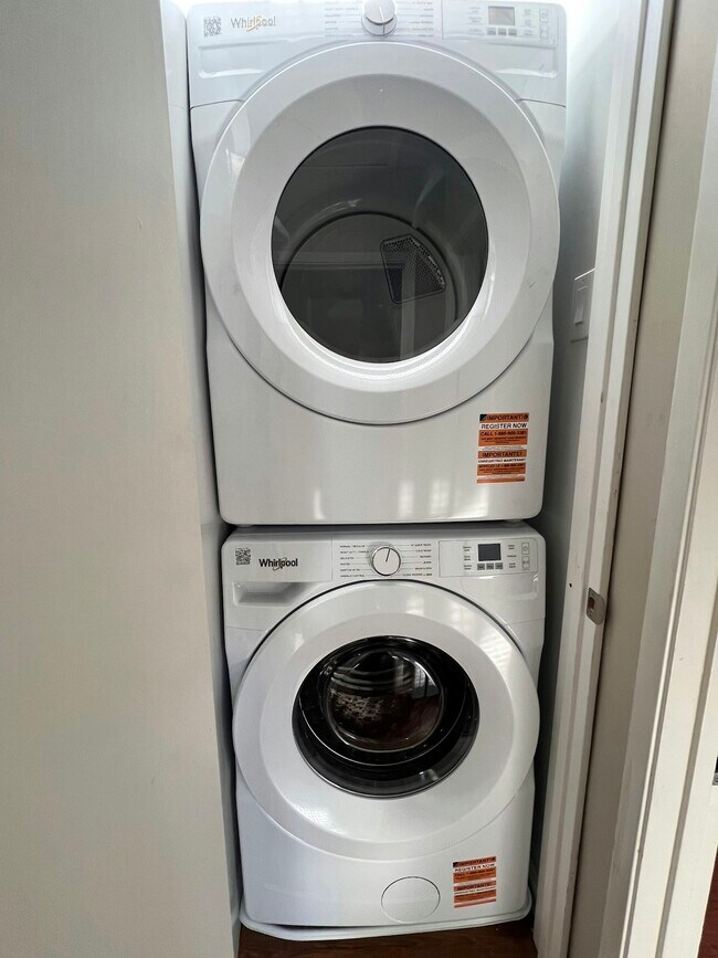 Building Photo - 2047 Montecito Ave