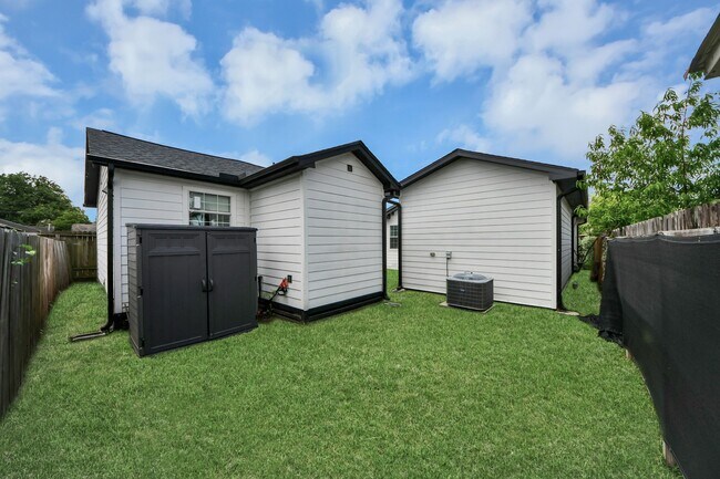 Building Photo - 111 Jenkins St