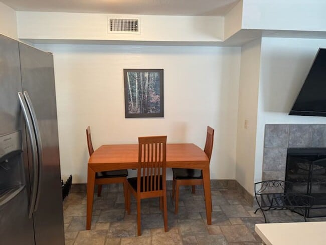Building Photo - Two Bedroom In University Heights Coming S...