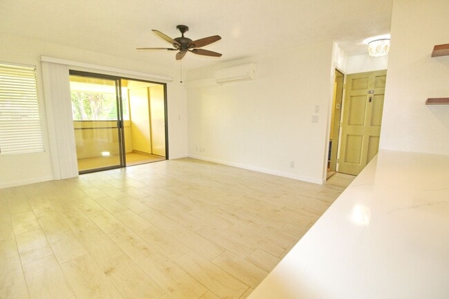 Building Photo - Cat-Friendly Upgraded Unit Located A Half ...
