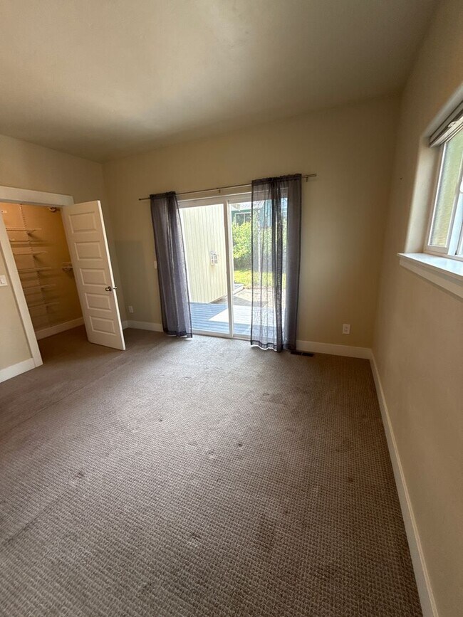 Building Photo - 20747 NE Angora Ct