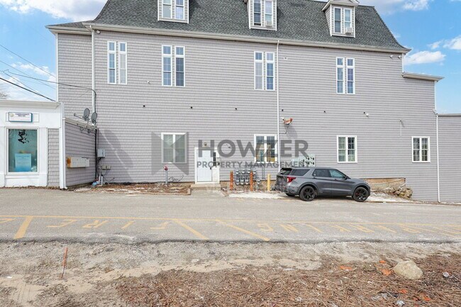 Building Photo - 361 Main St