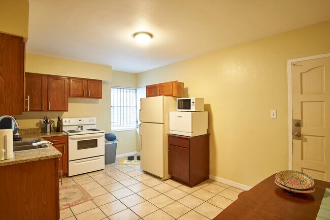 Building Photo - 1518 E Ellicott St