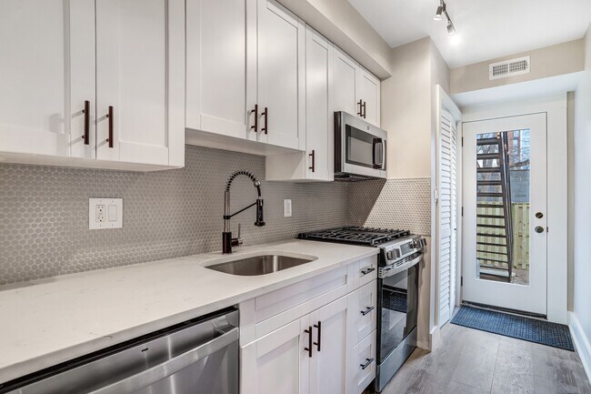 Building Photo - 1526 2nd St SW