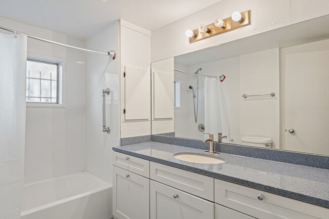 Building Photo - 6807 Aurora Ave N