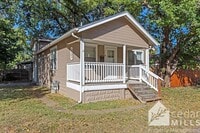 Building Photo - Great SE 3 bedroom home with many updates