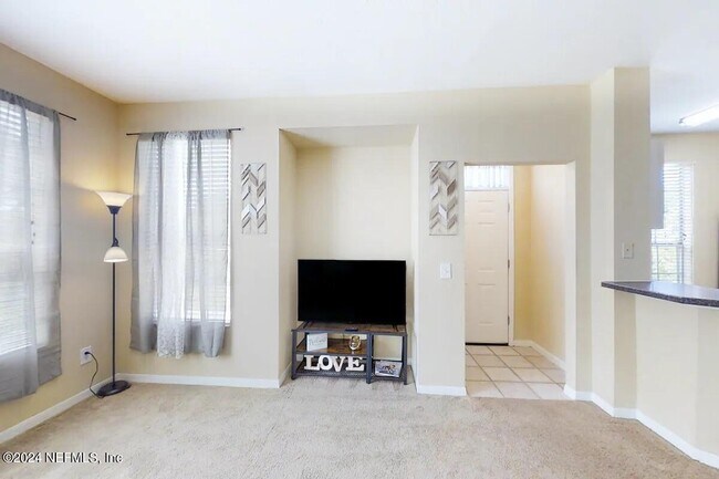 Building Photo - 13703 Richmond Park Dr N