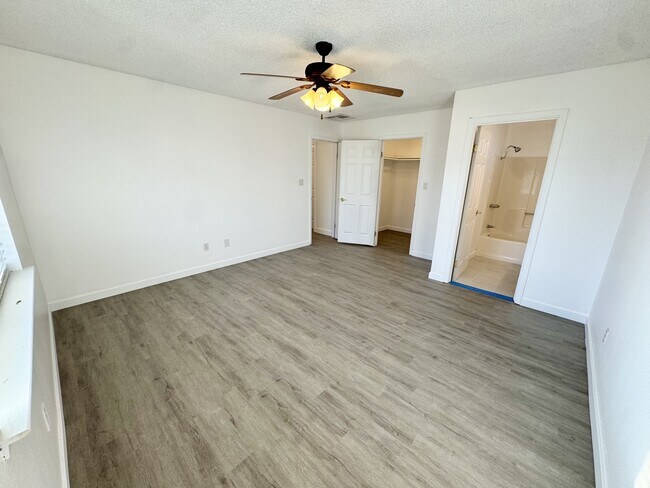 Building Photo - 9808 Susan Ave