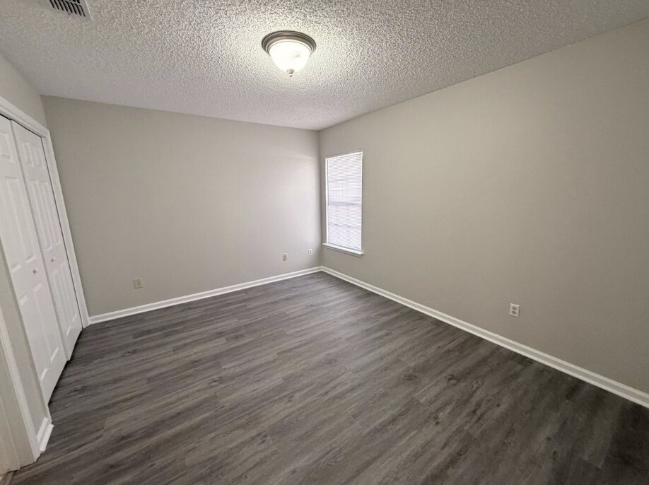 Building Photo - 1930 Hollington Dr