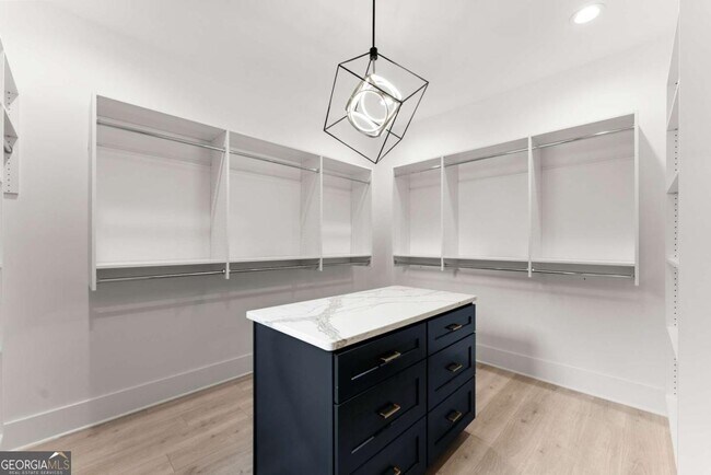 Building Photo - 151 S Pointe Dr