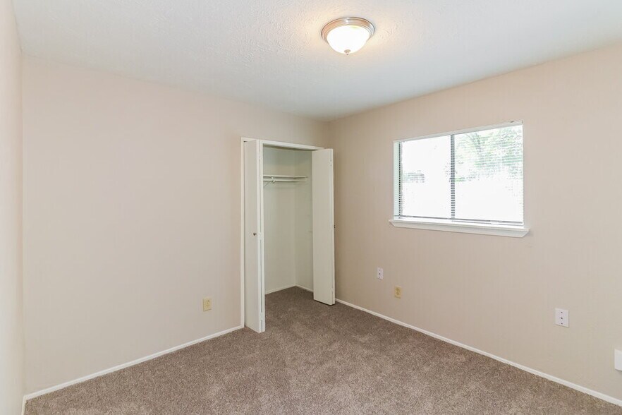 Building Photo - 15619 Loma Verde Dr