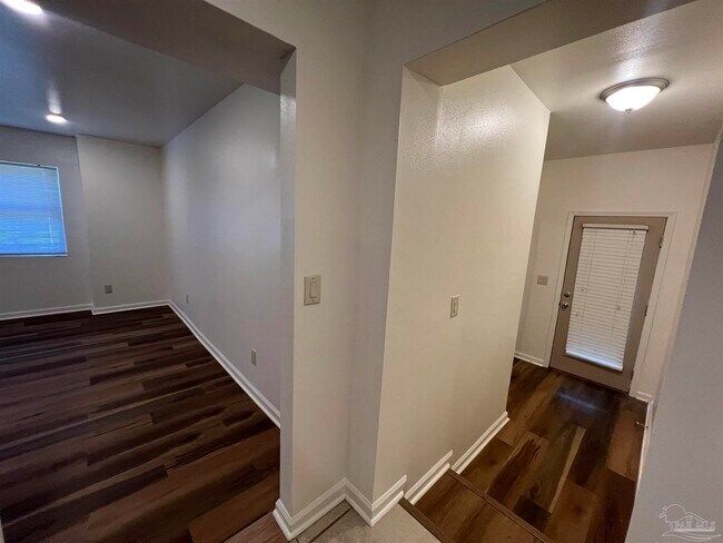 Building Photo - 6791 Vivian Dr