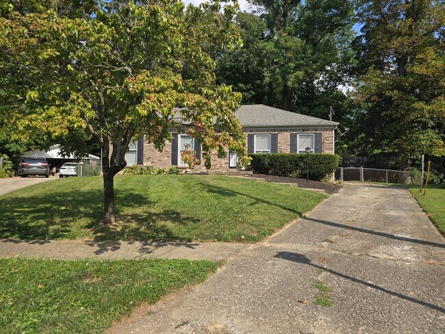Building Photo - Brick Ranch in the heart of Jeffersontown! Featuring hardwood styled floors, 3 Bedrooms, 1.5 Bath...
