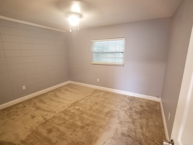 Building Photo - Renovated Duplex in Brandon - 2 Bedroom 1 ...