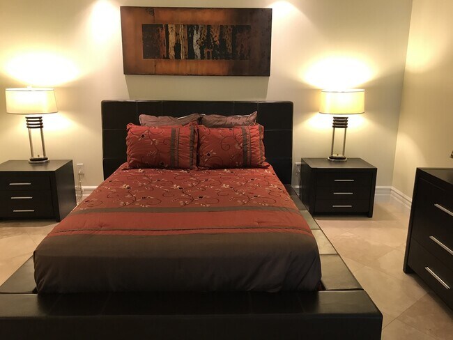 Building Photo - UNFURNISHED Turnberry Towers East-Phenomenal Upscale 1 Bdrm/1.5 Bath Condo on 17th Floor!