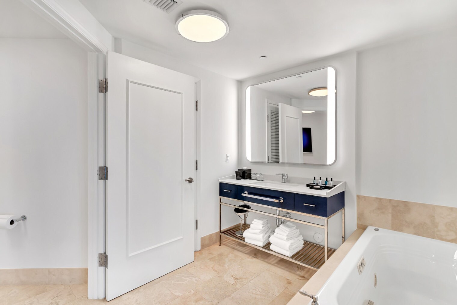 Building Photo - 4401 Collins Ave