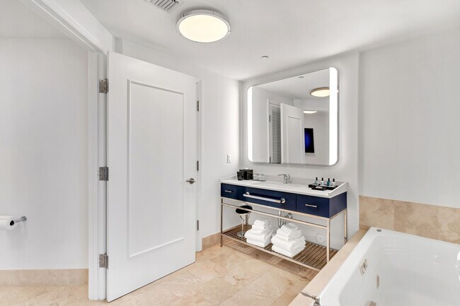 Building Photo - 4401 Collins Ave